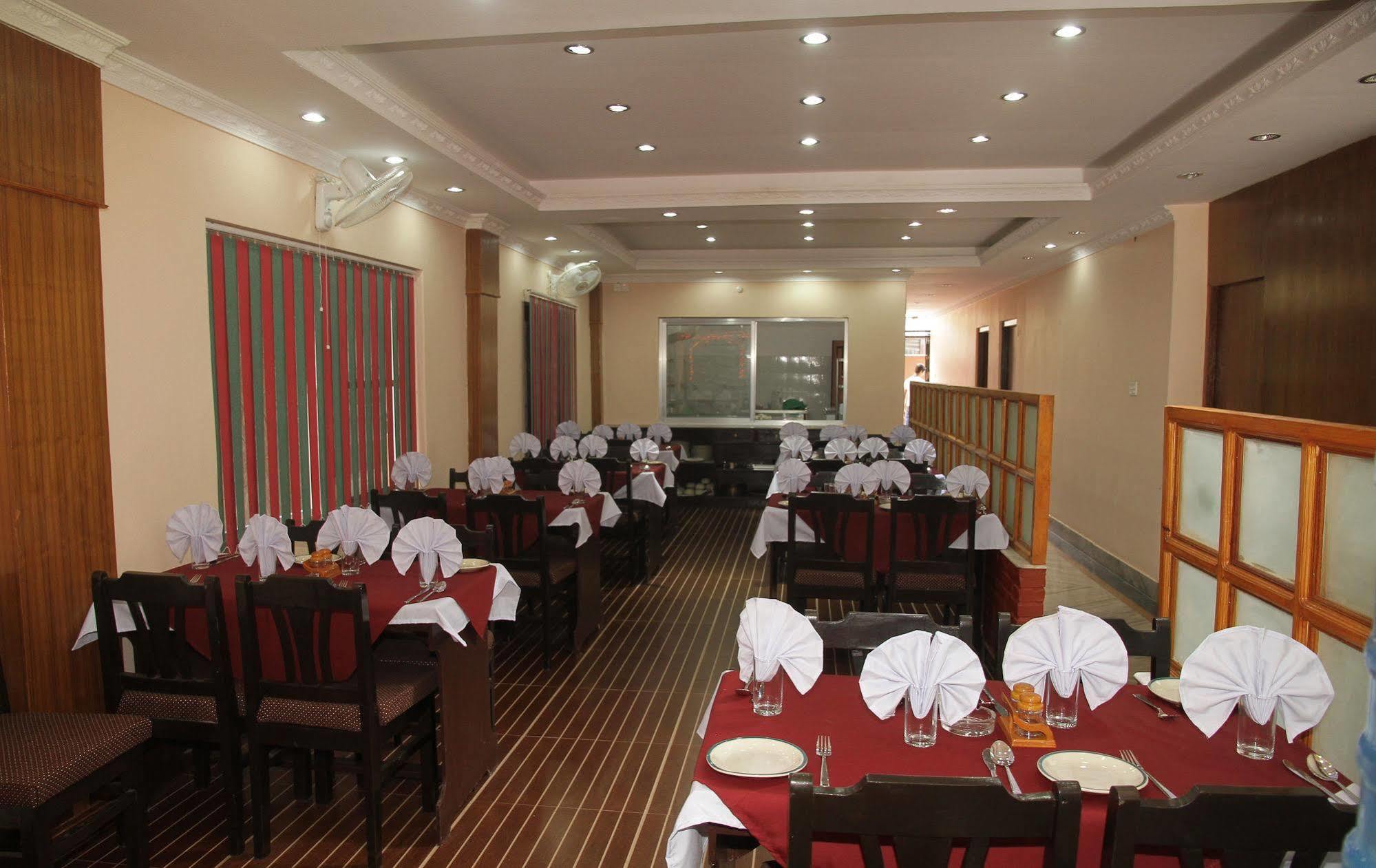 Hotel Center Lake Pokhara Exterior foto